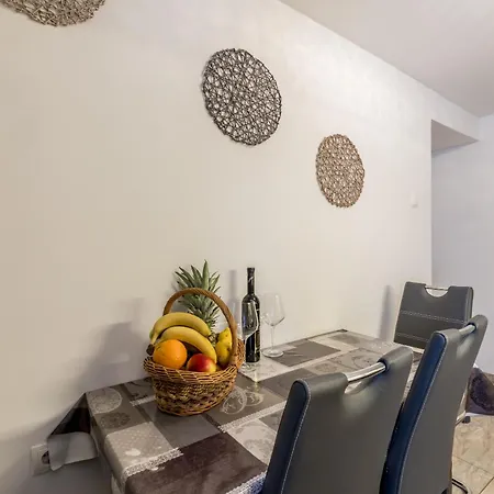 Holiday Riva Promenade Tatil Evi Split